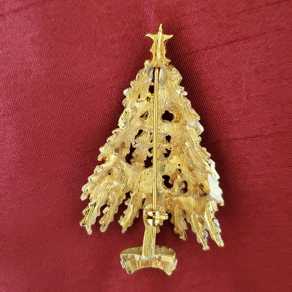 Vintage Arthur Pepper (ART) Christmas Tree Pin